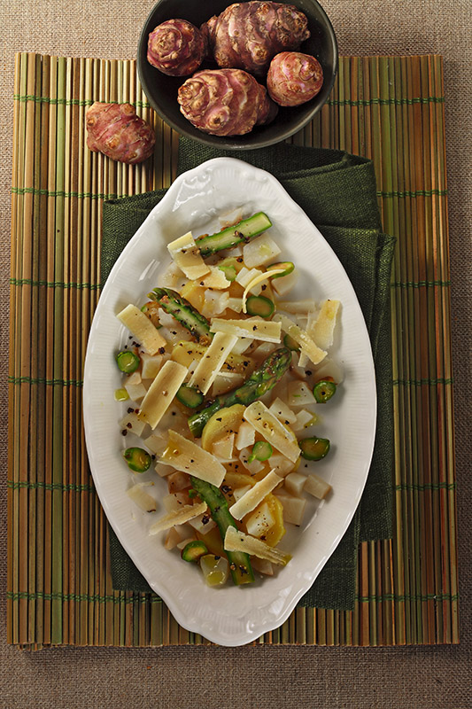 INSALATA TIEPIDA CON TOPINAMBUR ASPARAGI PATATE SCAGLIE DI PARMIGIANO PEPE - 0344