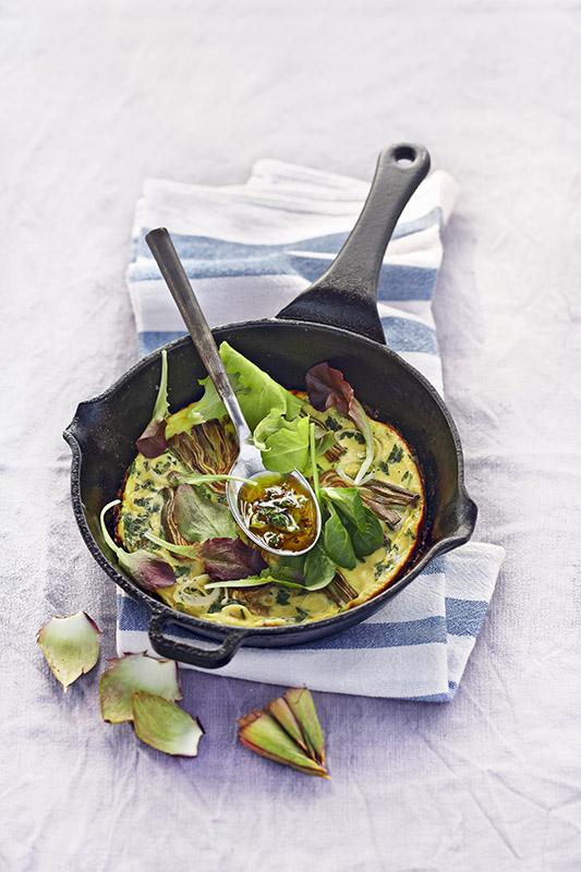 FRITTATA CON CARCIOFI PREZZEMOLO E PORRI CON MISTICANZA CONDITA CON OLIO TIMO PEPE PORRI LIMONE - 0439