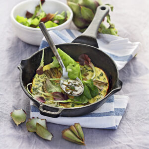 FRITTATA CON CARCIOFI PREZZEMOLO E PORRI CON MISTICANZA CONDITA CON OLIO TIMO PEPE PORRI LIMONE - 0440