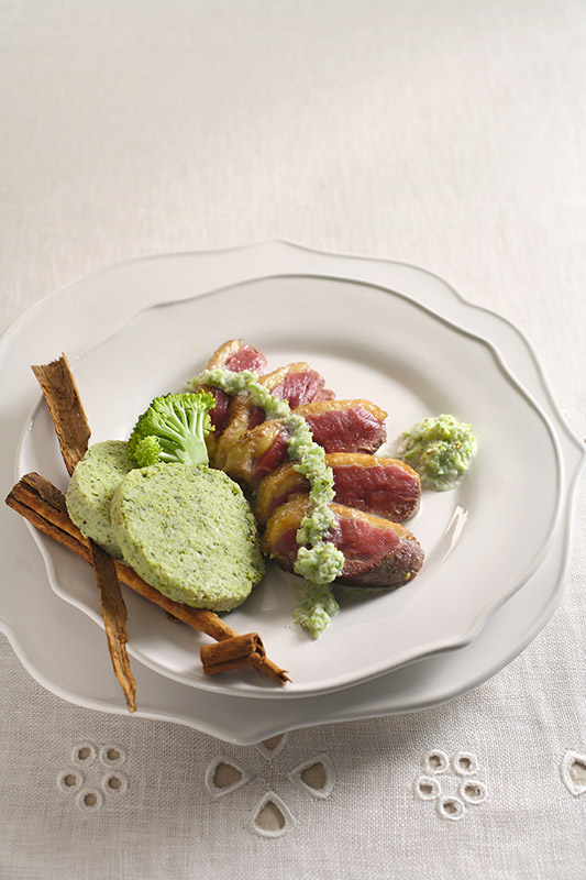 PETTO DOCA CON CREMA E FLAN DI BROCCOLI E CANNELLA - 4284