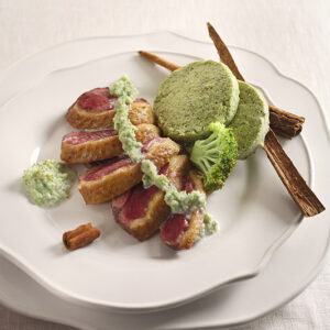 PETTO DOCA CON CREMA E FLAN DI BROCCOLI E CANNELLA - 4288