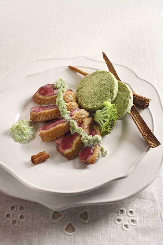 PETTO DOCA CON CREMA E FLAN DI BROCCOLI E CANNELLA - 4288