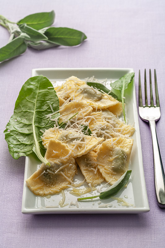 RAVIOLI DI PATATE SALSICCE E BIETOLE - 6272