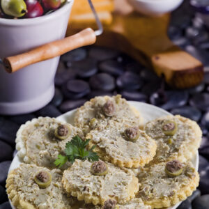 TARTINE ALLE OLIVE E PASTA D’ACCIUGA – 4470