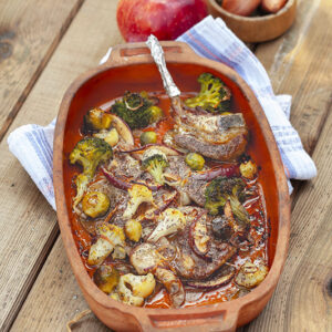 COSTOLETTE DI AGNELLO CON MELE BROCCOLI CAVOLINI DI BRUXELLES CAVOLFIORE MELE  SCALOGNO SEMI DI PAPAVERO - 1093