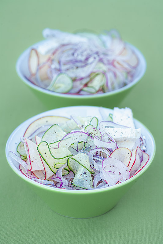 INSALATA SOTTILISSIMA DI CIPOLLE CETRIOLO MELA E FETA - 4280