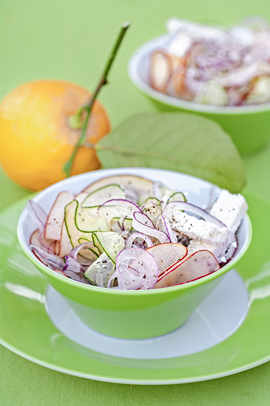 INSALATA SOTTILISSIMA DI CIPOLLE CETRIOLO MELA E FETA - 4283