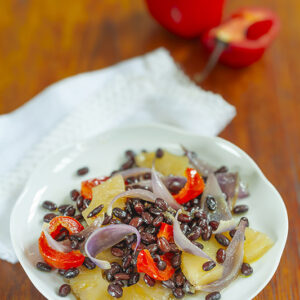 FAGIOLI NERI CON CIPOLLE ROSSE PEPERONE PICCANTE ROCOTO ANANAS MIELE - 4857