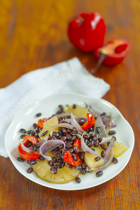 FAGIOLI NERI CON CIPOLLE ROSSE PEPERONE PICCANTE ROCOTO ANANAS MIELE - 4857