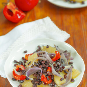 FAGIOLI NERI CON CIPOLLE ROSSE PEPERONE PICCANTE ROCOTO ANANAS MIELE - 4856