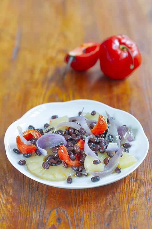 FAGIOLI NERI CON CIPOLLE ROSSE PEPERONE PICCANTE ROCOTO ANANAS MIELE - 4858