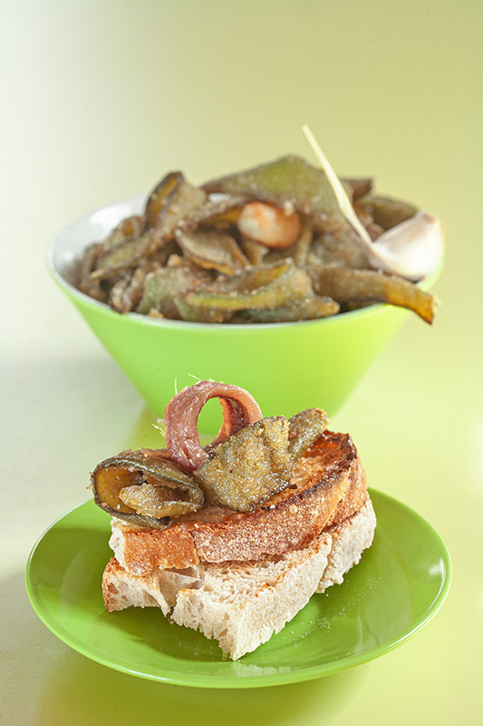 BUCCE DI FAVE FRITTE CON PANE GRATTUGIATO E ACCIUGHE - 4876