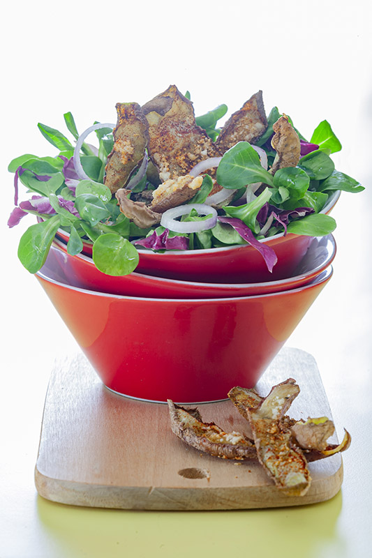 INSALATA DI SONGINO E RADICCHIO CIPOLLA ROSSA BUCCE DI PATATE ROSSE CON PAPRIKA E GRANA AL FORNO - 4920