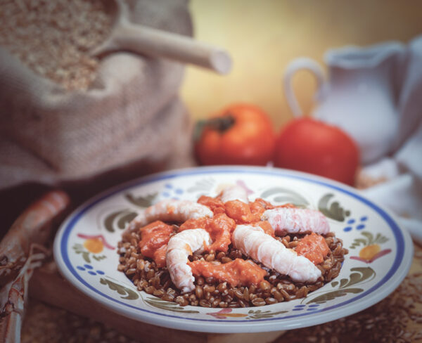 FARRO CON SCAMPI E SALSA DI POMODORO ALLA PANNA - S47950 - 4945