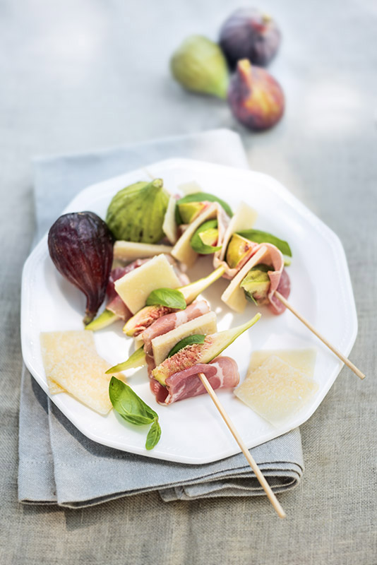 SPIEDINI DI PROSCIUTTO FICHI PARMIGIANO E BASILICO - 3922