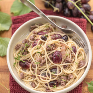 SPAGHETTI CON UVA E SALSICCIA - 3978