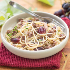 SPAGHETTI CON UVA E SALSICCIA - 3980