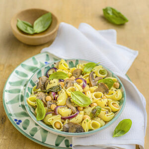 PIPE RIGATE CON CIPOLLA ROSSA, CHAMPIGNONS, CECI E BASILICO - 9297