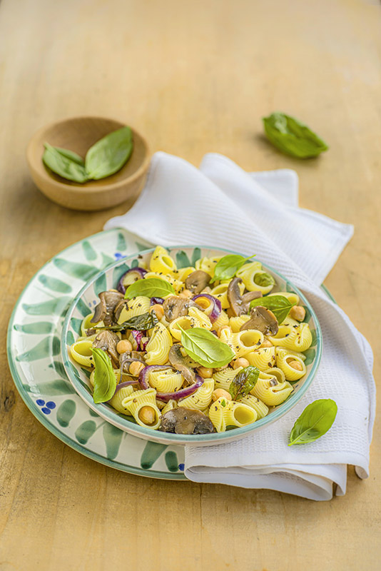 PIPE RIGATE CON CIPOLLA ROSSA, CHAMPIGNONS, CECI E BASILICO - 9297