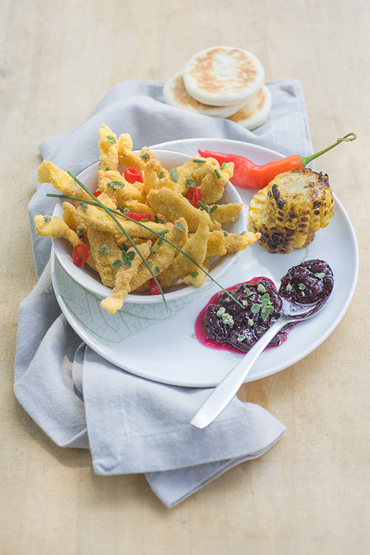 STRACCETTI DI POLLO IMPANATI AL MAIS CON CONFETTURA DI MIRTILLI E MAGGIORANA - 9310