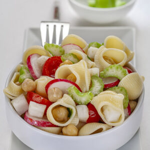 INSALATA DI PASTA - PIPE CON POMODORI, SEDANO, SEDANO RAPA, RAPANELLI E CECI - 9955