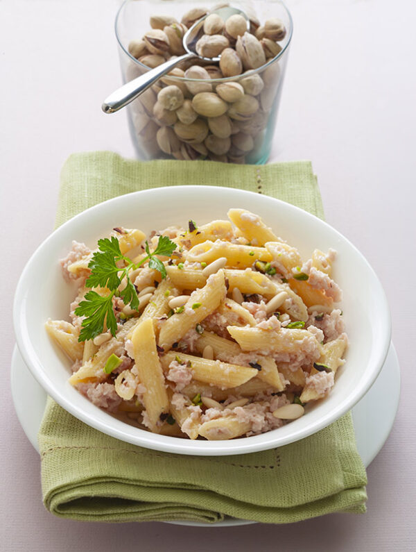 PENNETTE ALLA CREMA DI PROSCIUTTO DI PRAGA, PINOLI E PISTACCHI - 4214