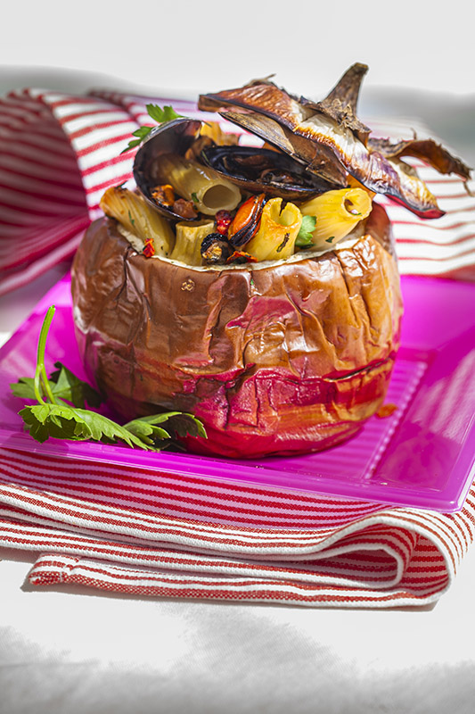 MELANZANA RIPIENA AL FORNO CON MACCHERONI AGLIO PREZZEMOLO COZZE E POMODORO - 5114