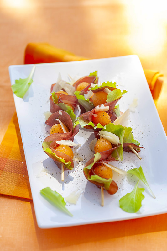 SPIEDINI FREDDI CON BRESAOLA LATTUGA MELONE PECORINO SARDO STAGIONATO OLIO E PEPE - 5758