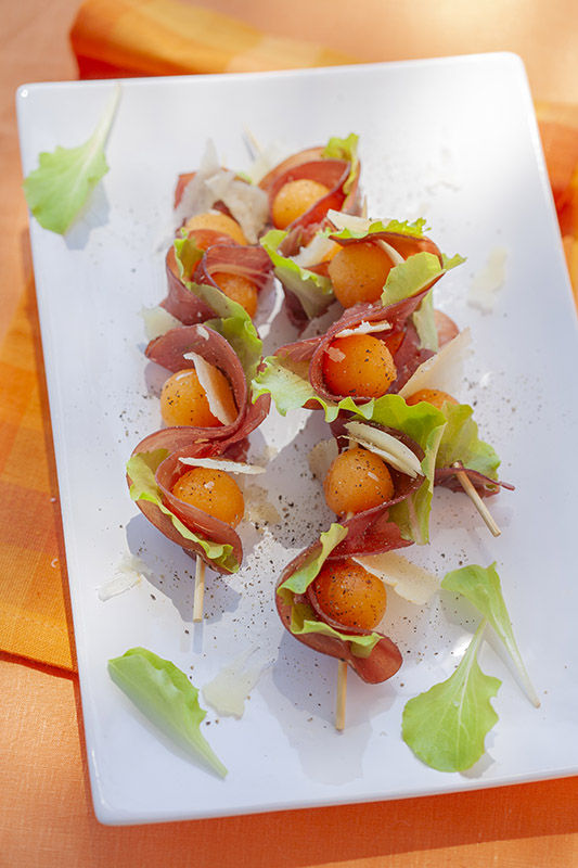 SPIEDINI FREDDI CON BRESAOLA LATTUGA MELONE PECORINO SARDO STAGIONATO OLIO E PEPE - 5759