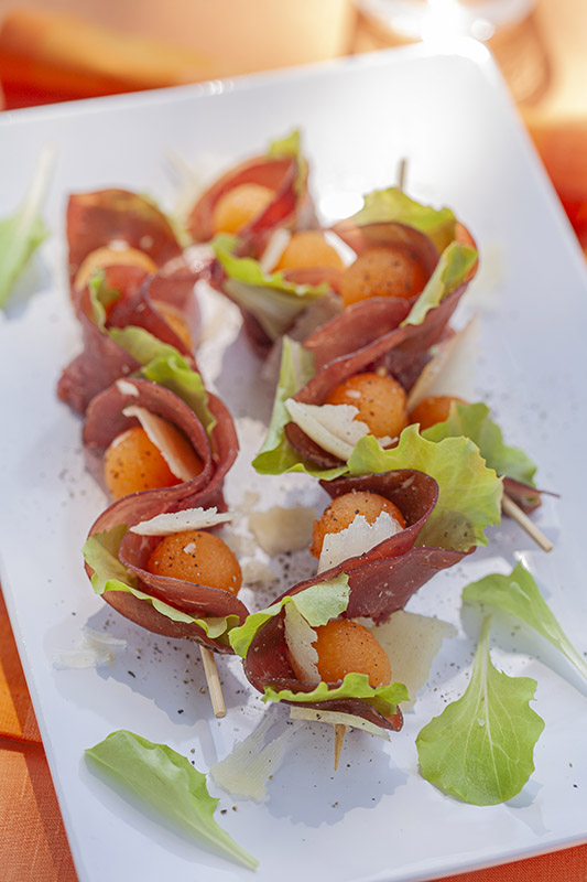 SPIEDINI FREDDI CON BRESAOLA LATTUGA MELONE PECORINO SARDO STAGIONATO OLIO E PEPE - 5760