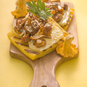 TARTINE DI POLENTA CON FORMAGGIO E FINFERLI - GT6J1434