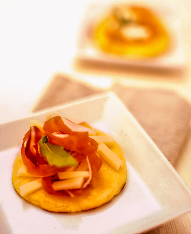 BLINIS ALLA PROVOLA AFFUMICATA E SPECK - S2203234 - 76607 - immagine 1