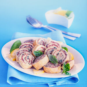 INVOLTINI DI CREPES CON CAPRINO PROSCIUTTO CRUDO E PEPE - 8399