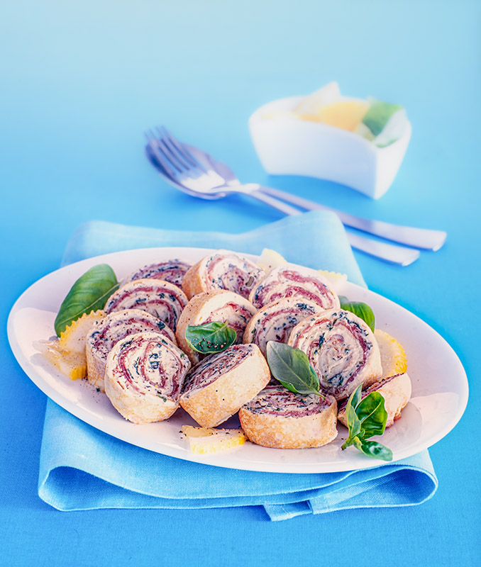 INVOLTINI DI CREPES CON CAPRINO PROSCIUTTO CRUDO E PEPE - 8399 - immagine 1