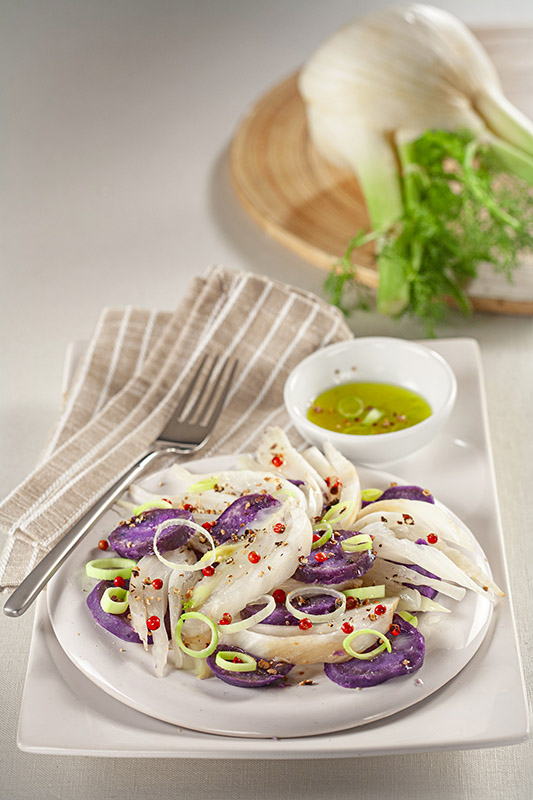 FINOCCHI CON PATATE VIOLA LESSE CON VINAIGRETTE DI  LIMONE OLIO PORRI PEPE PORRI PEPE ROSA CORIANDOLO - 5160