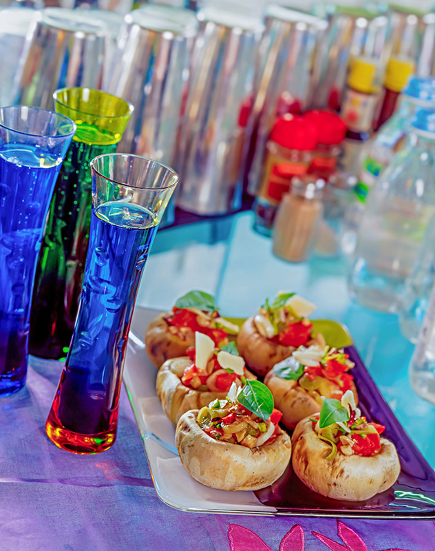 CAPPELLE DI FUNGHI FARCITE AI PISTACCHI, COCKTAIL IN BLU - S1304011 - immagine 1