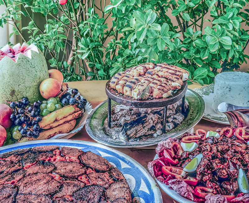 TAVOLATA, TORTA DI MELANZANE, SPIEDINI, FRUTTA - 1688999 - immagine 1