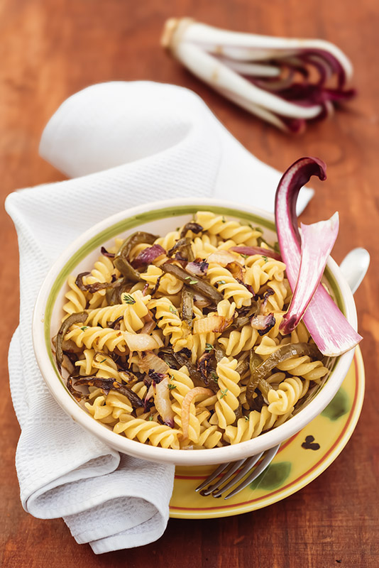 FUSILLI CON RADICCHIO TARDIVO E PEPERONI FRIGGITELLI - 6750