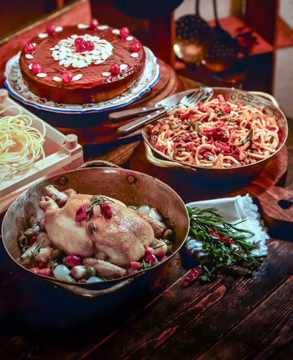 MACCHERONI ALLA CHITARRA CON RAGÙ DI AGNELLO E PEPERONI, PARROZZO, POLLO ALLA FRANCESCHIELLO - S39980 - 2168