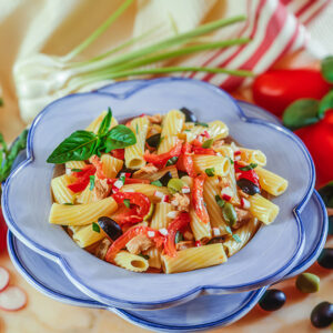 TORTIGLIONI POMODORO AGLIO TONNO OLIVE RAPANELLI E BASILICO - S22960 - 76692