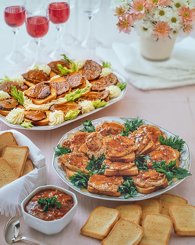 CARNE SU FETTE BISCOTTATE - 2704 - immagine 1