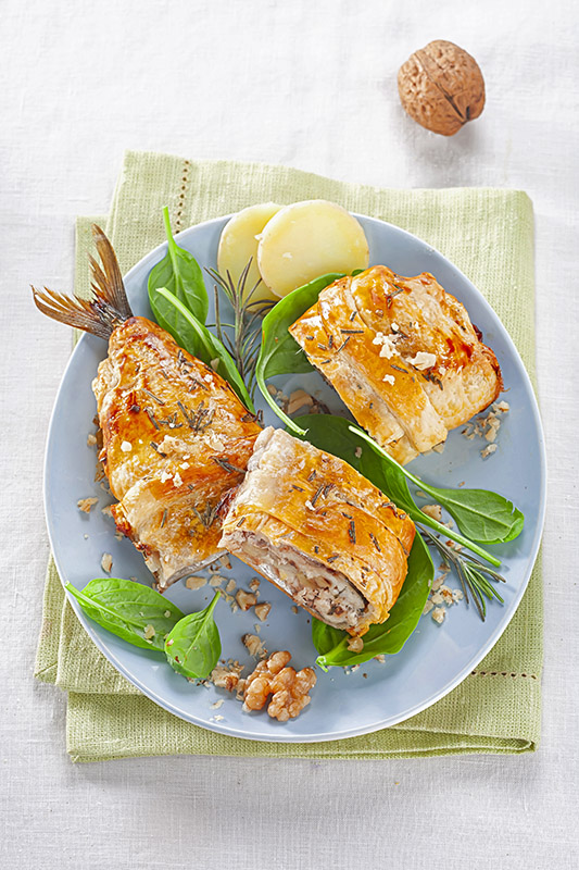 SGOMBRI RIPIENI IN CROSTA CON PATATE ROSMARINO E NOCI - 0108
