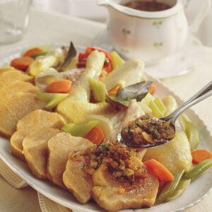GALLINA RIPIENA BOLLITA CON SALSA PICCANTINA DI VERDURE - S55990