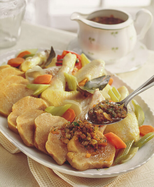 GALLINA RIPIENA BOLLITA CON SALSA PICCANTINA DI VERDURE - S55990