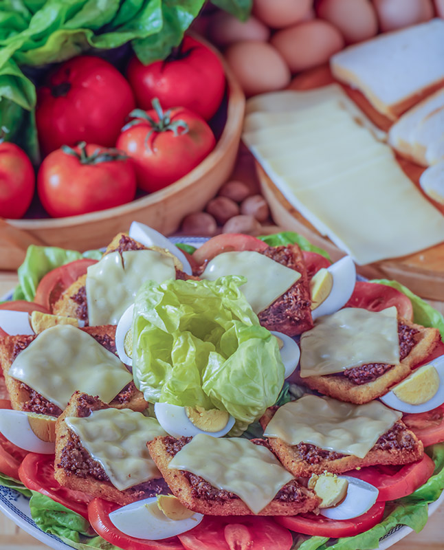 TARTINE CON CARNE TRITA E CHEDDAR - 4822 - immagine 1