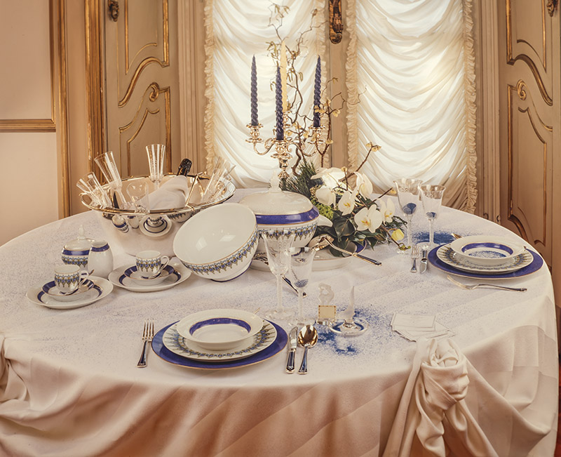 TAVOLA APPARECCHIATA BIANCO E BLU - S12940 - 5479 - immagine 1
