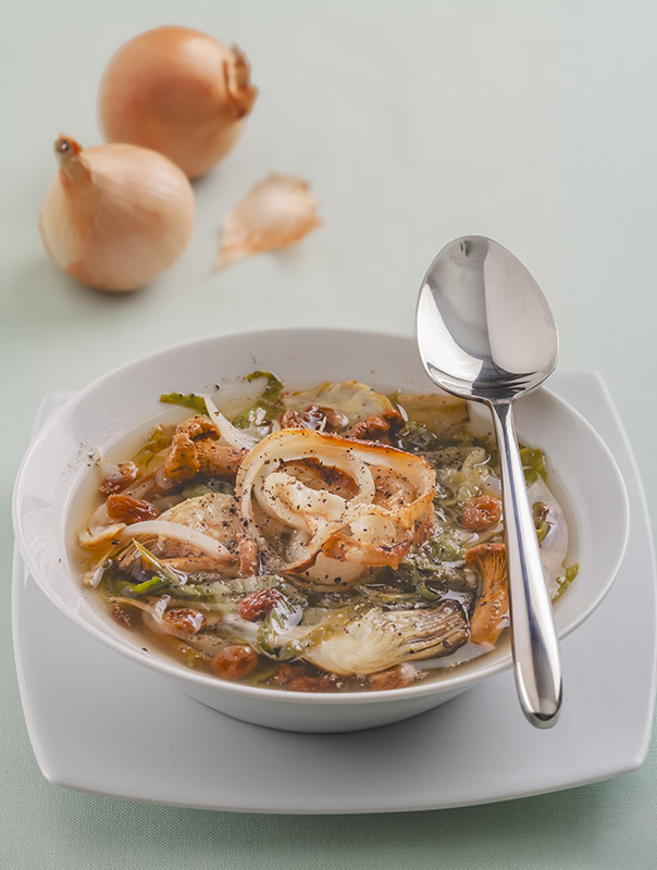 ZUPPA DI CARCIOFI FUNGHI SCAROLA E UVETTA ALLA CIPOLLA FRITTA – 6103 - immagine 1