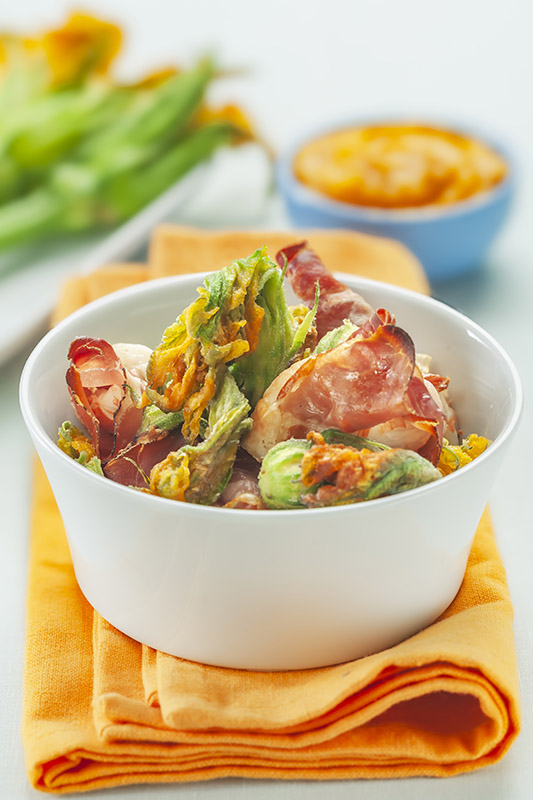 SCAMPI ALLO SPECK IN SALSA DI ZUCCA E FIORI FRITTI – 7109