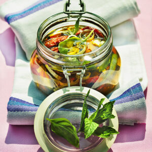 POMODORI SECCHI SOTTOLIO CON MENTA BASILICO PORRI E AGLIO - 6105