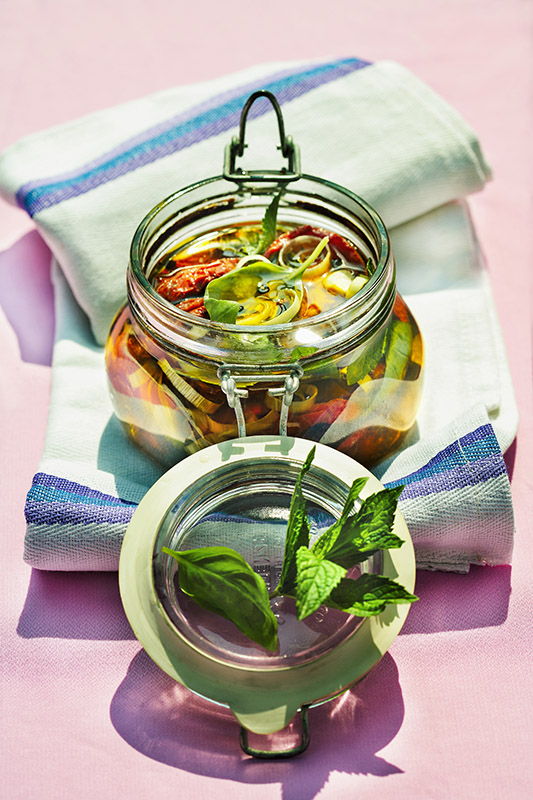 POMODORI SECCHI SOTTOLIO CON MENTA BASILICO PORRI E AGLIO - 6105